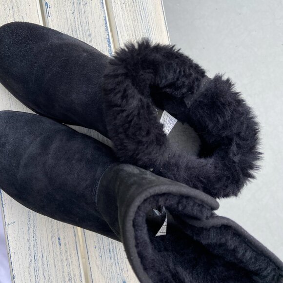 UGG Classic Short Black Shearling lined Boots Women’s 7.5 - Picture 4 of 8